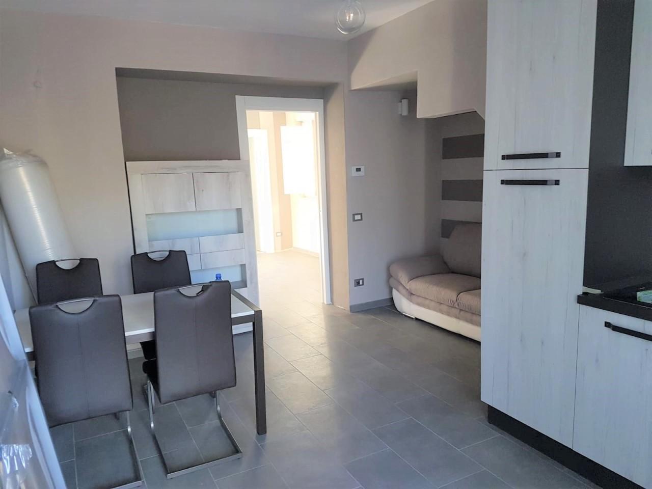 Rent Two rooms, Sarzana foto