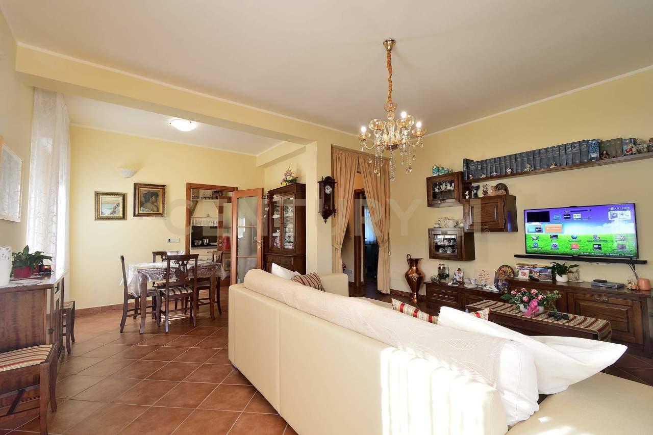 Vendita Pentavani, Lucca foto