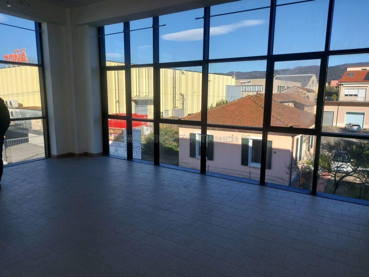 Sale Two rooms, Sarzana foto