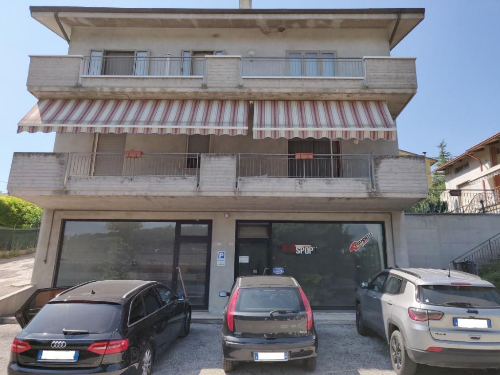 Vendita Negozio, Petriano foto