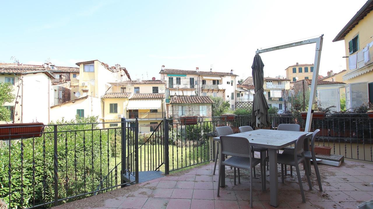 Rent Esavani, Lucca foto