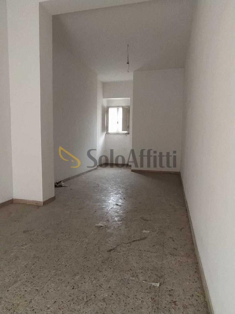 Affitto 1 vetrina, Terni foto
