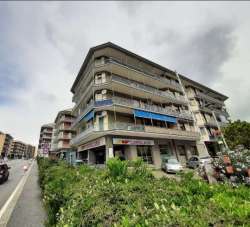 Vendita Esavani, Genova