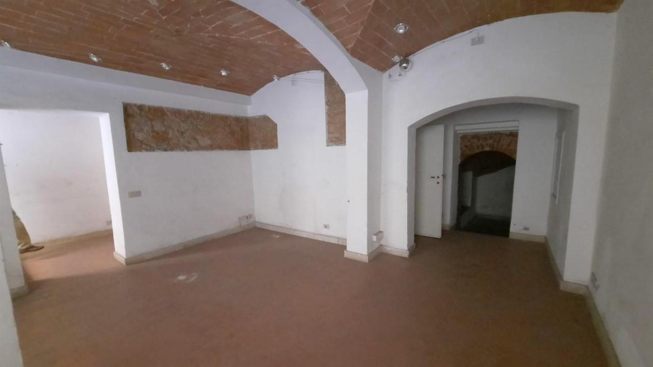 Affitto Negozio, Siena foto