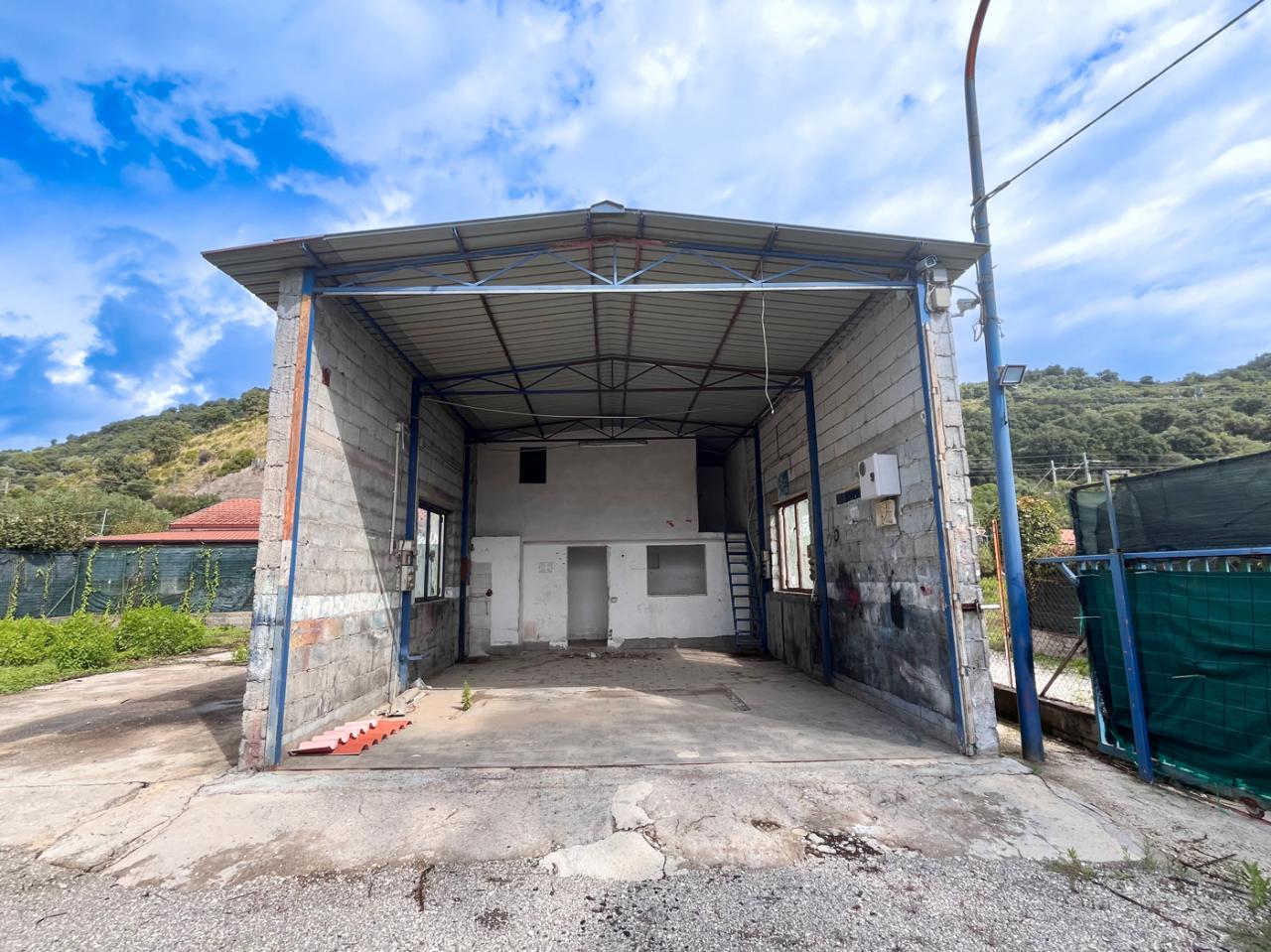 Vendita Capannone, Ispani foto