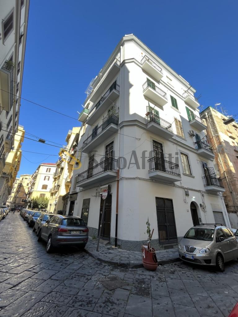 Affitto 2 vetrine, Napoli foto