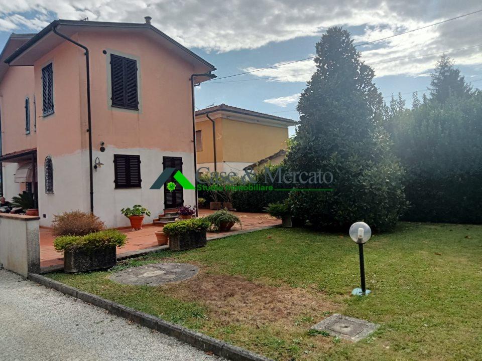 Vendita Eptavani, Lucca foto