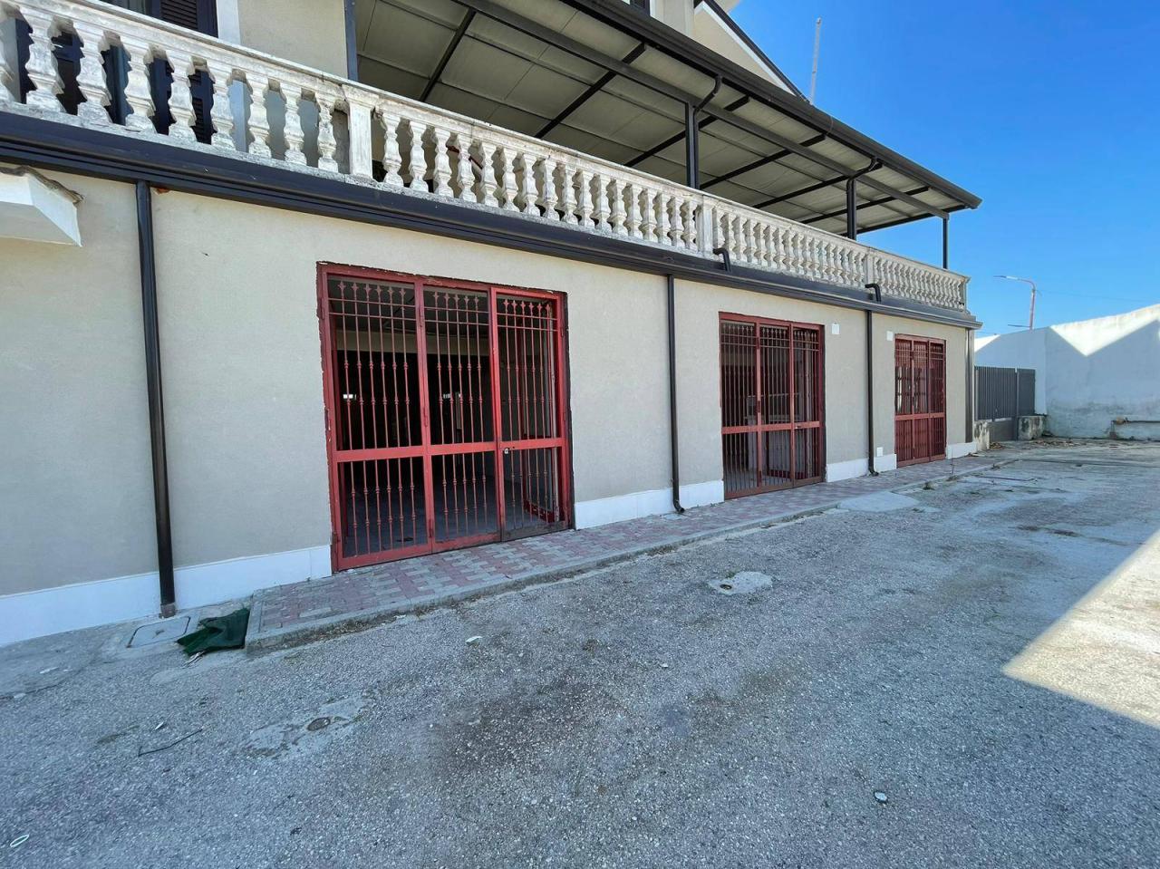 Affitto Negozio, Maddaloni foto