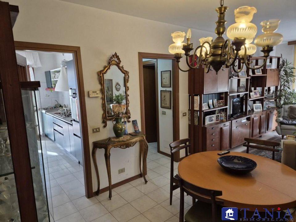 Vendita Quadrivani, Carrara Vendita Quadrivani, Carrara foto