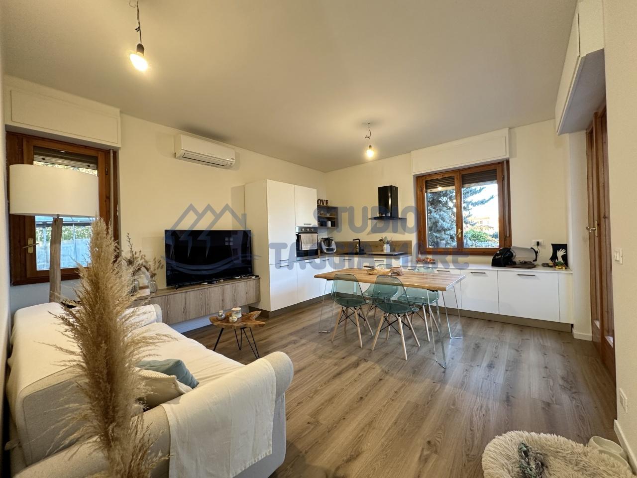 Vendita Bivani, Cipressa foto