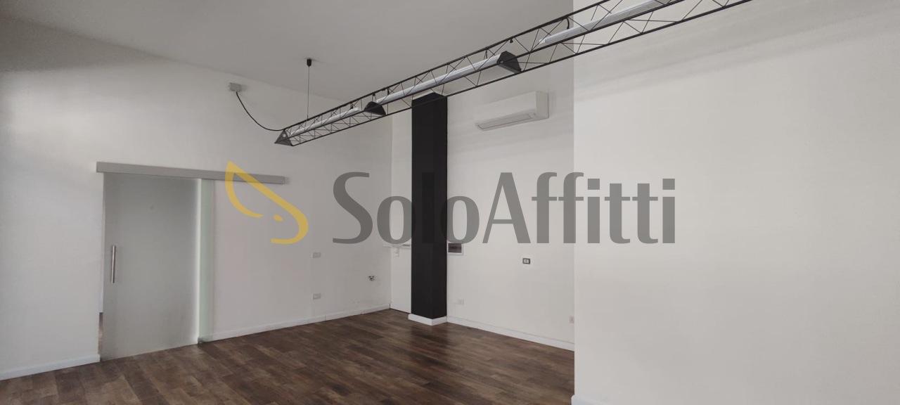 Affitto 3 vetrine, Pavia foto