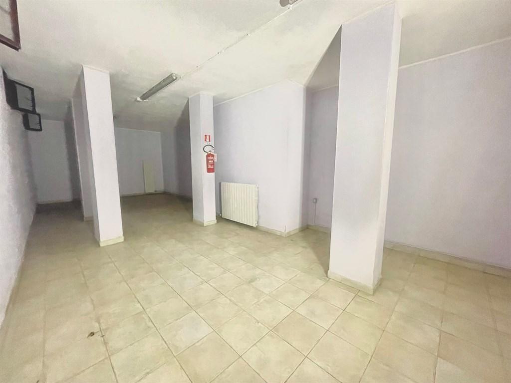 Vendita Magazzino, Cesate foto