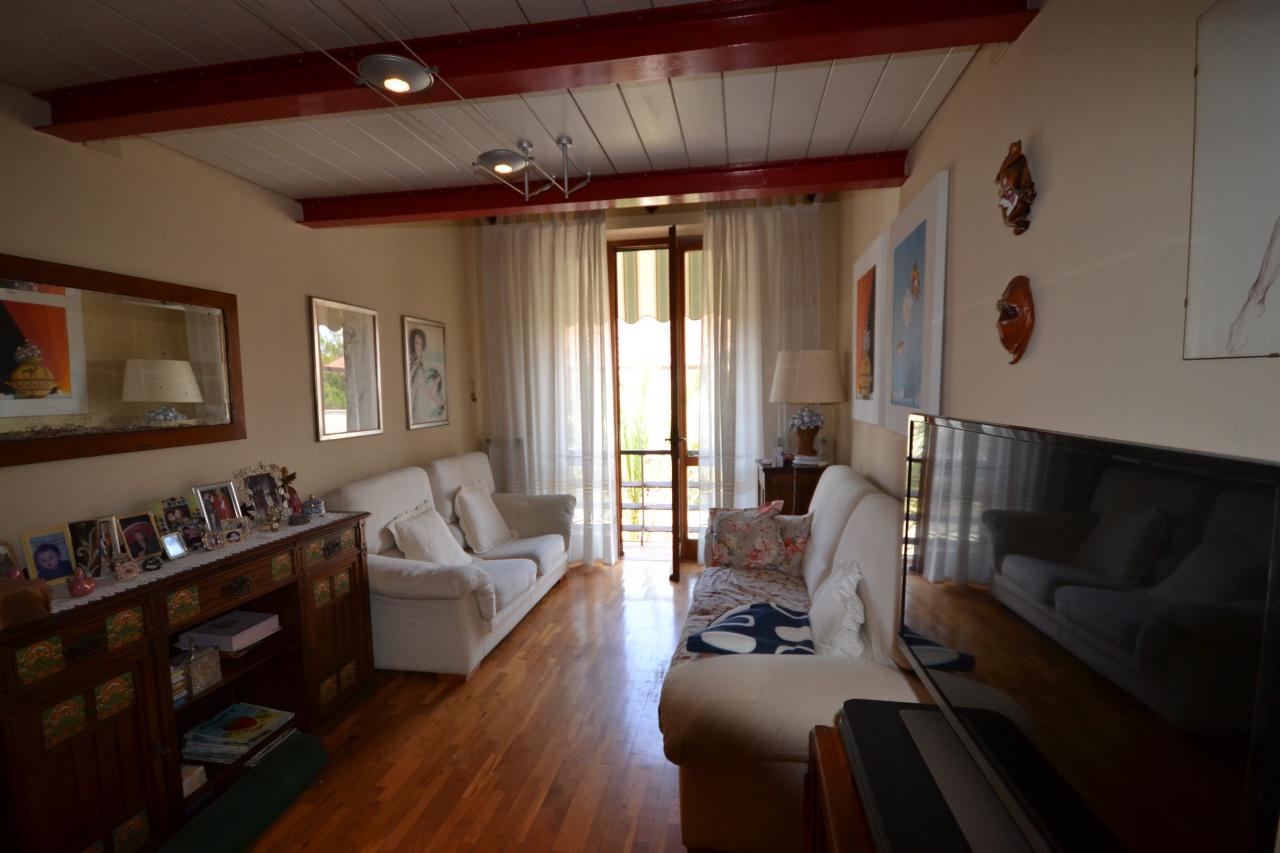 Vendita Quadrivani, Pietrasanta foto