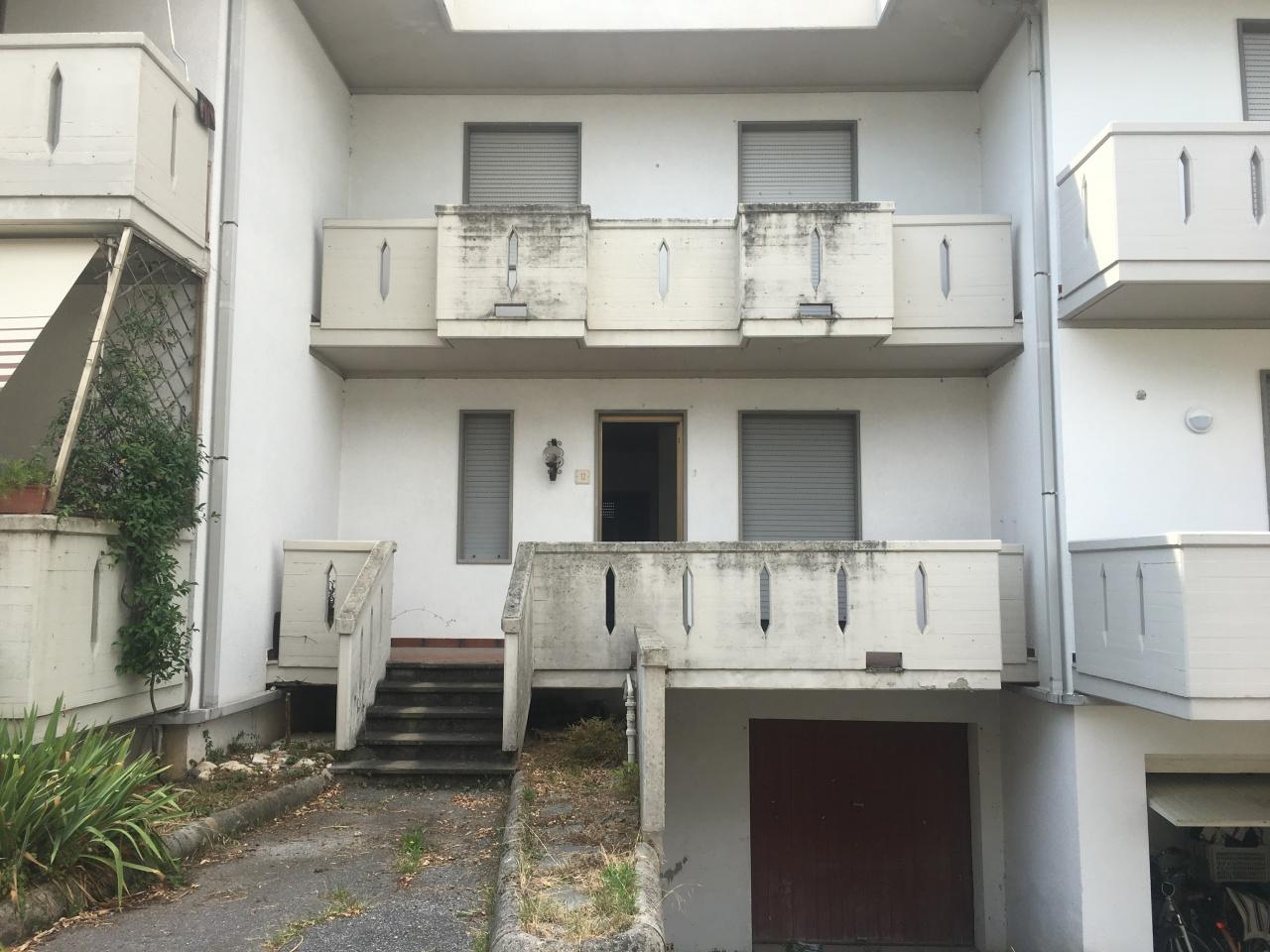 Vendita Multivani, Massa foto