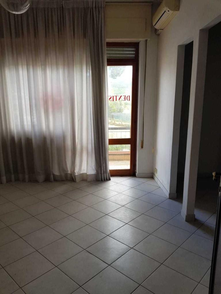 Vendita Pentavani, Luni foto