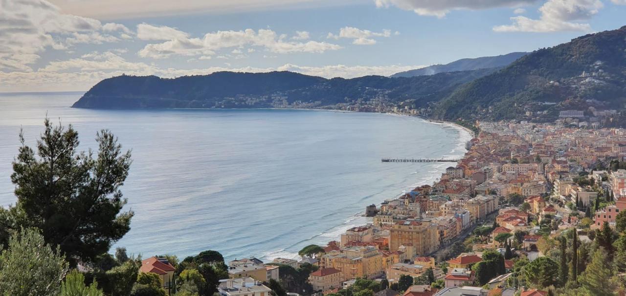 Venta Dos habitaciones, Alassio foto