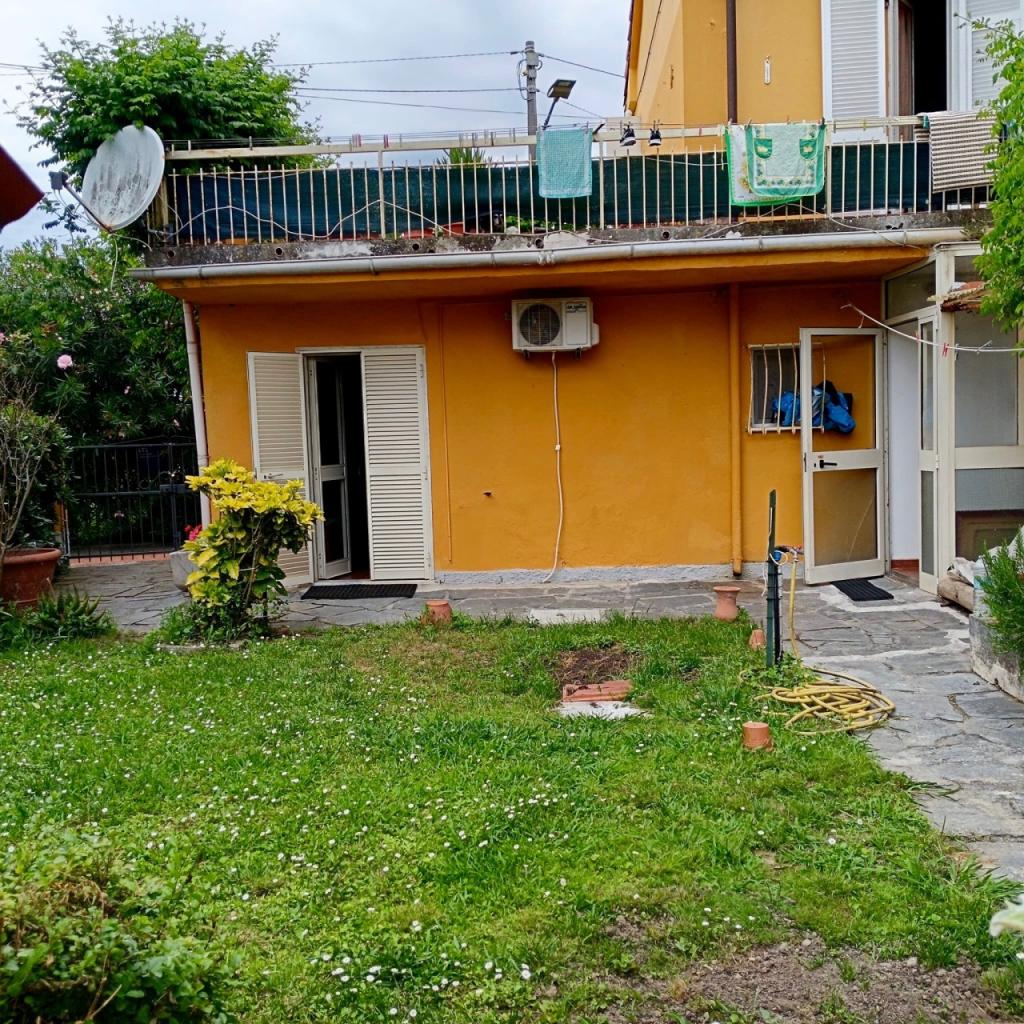 casa semindipendente in affitto ad Ameglia in zona Bocca di Magra