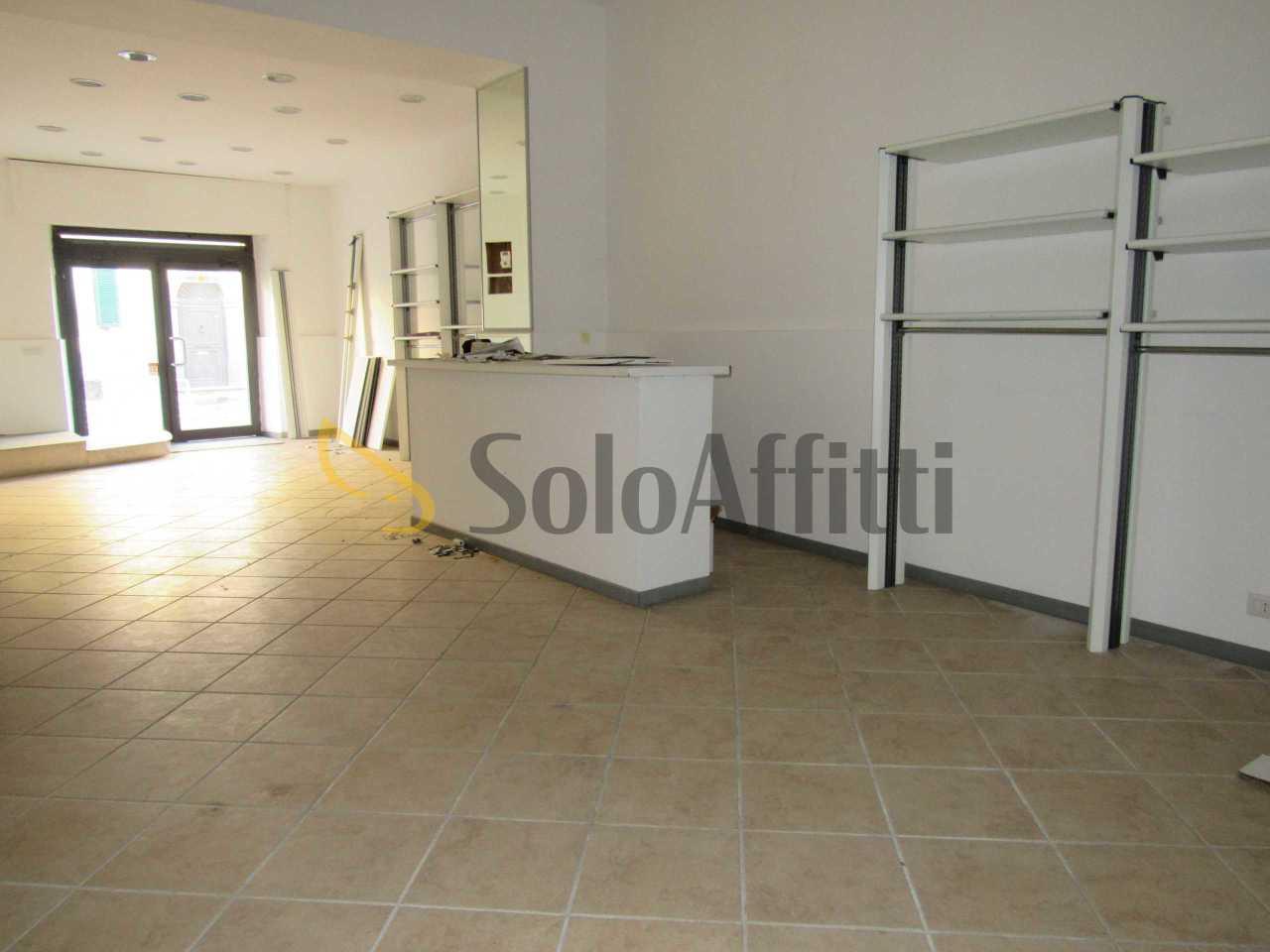 Affitto 1 vetrina, Frascati foto