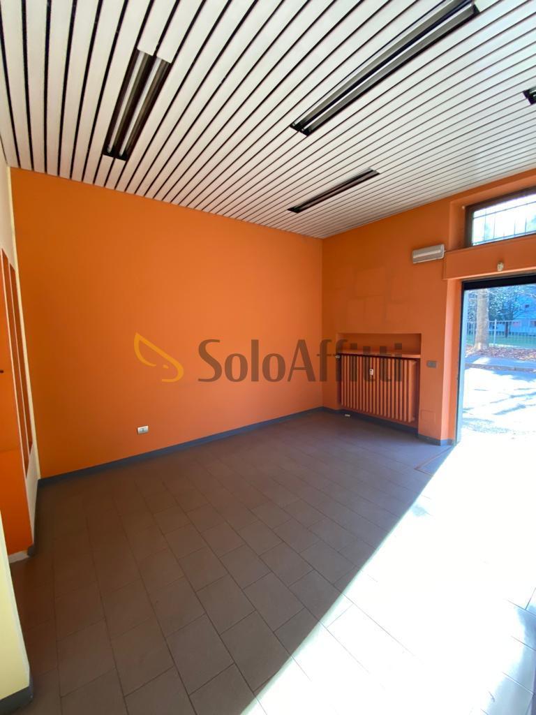 Affitto 1 vetrina, Busto Arsizio foto
