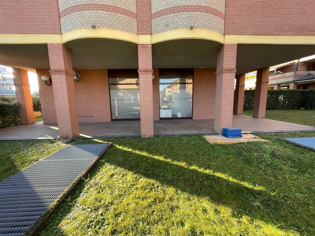 Vendita Negozio, Cesate foto