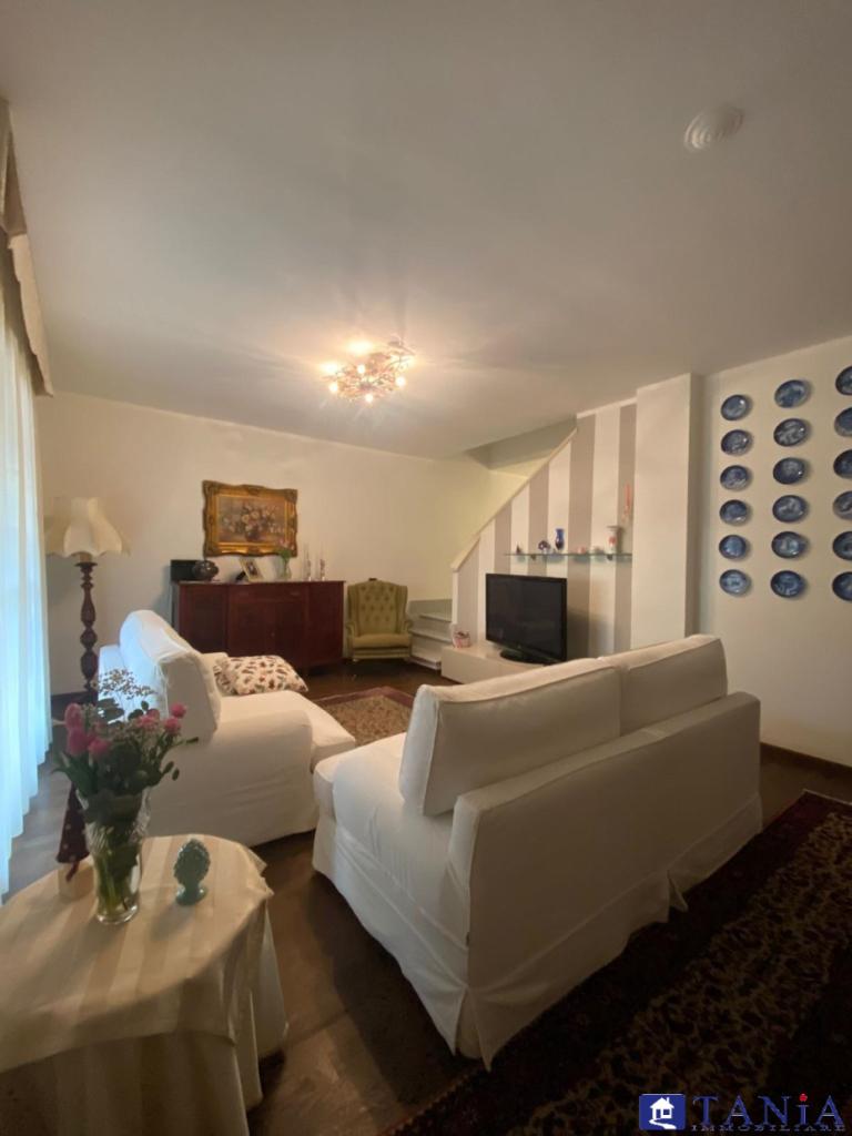 Vendita Multivani, Carrara foto