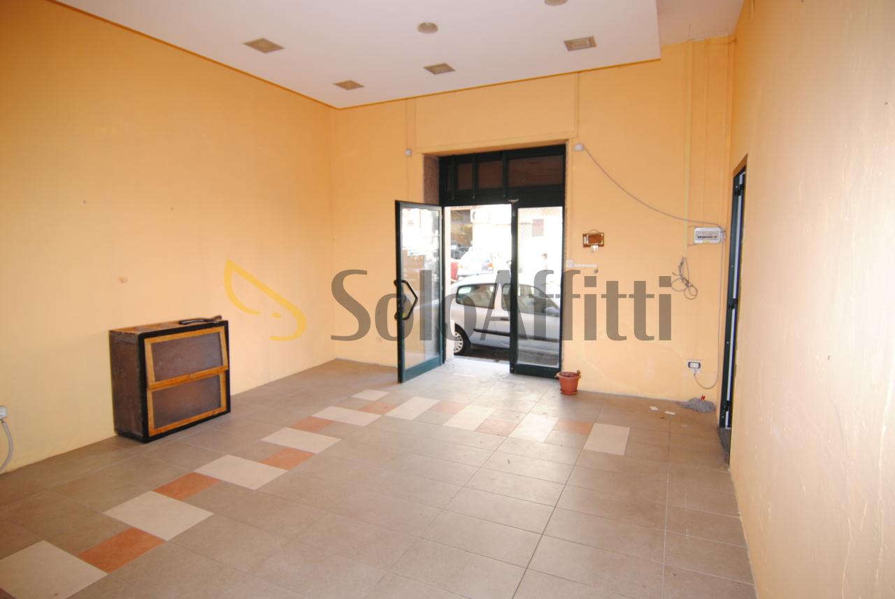 Affitto 1 vetrina, Livorno foto