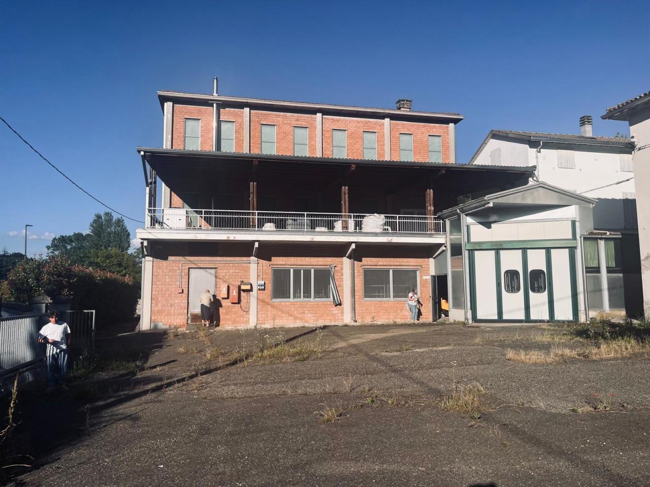 Vendita Industriale, Medesano foto