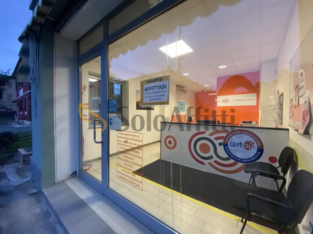Affitto 1 vetrina, Macerata foto