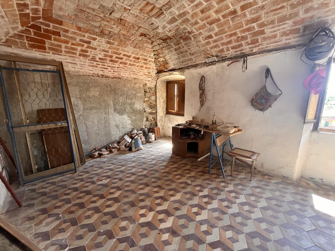 Vendita Quadrivani, Aulla foto