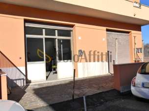 Affitto 2 vetrine, Fiumicino