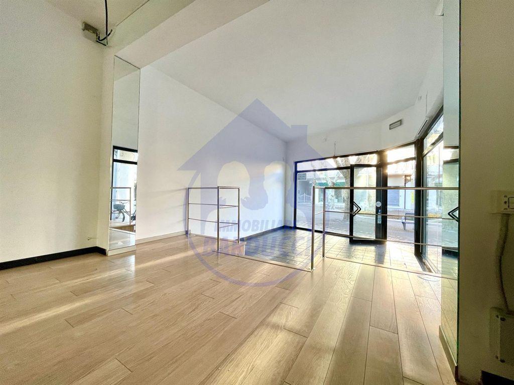 Affitto Negozio, Bellaria-Igea Marina foto