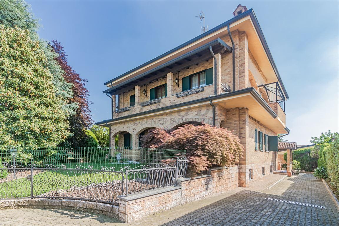 Vendita Villa bifamiliare, Limbiate foto