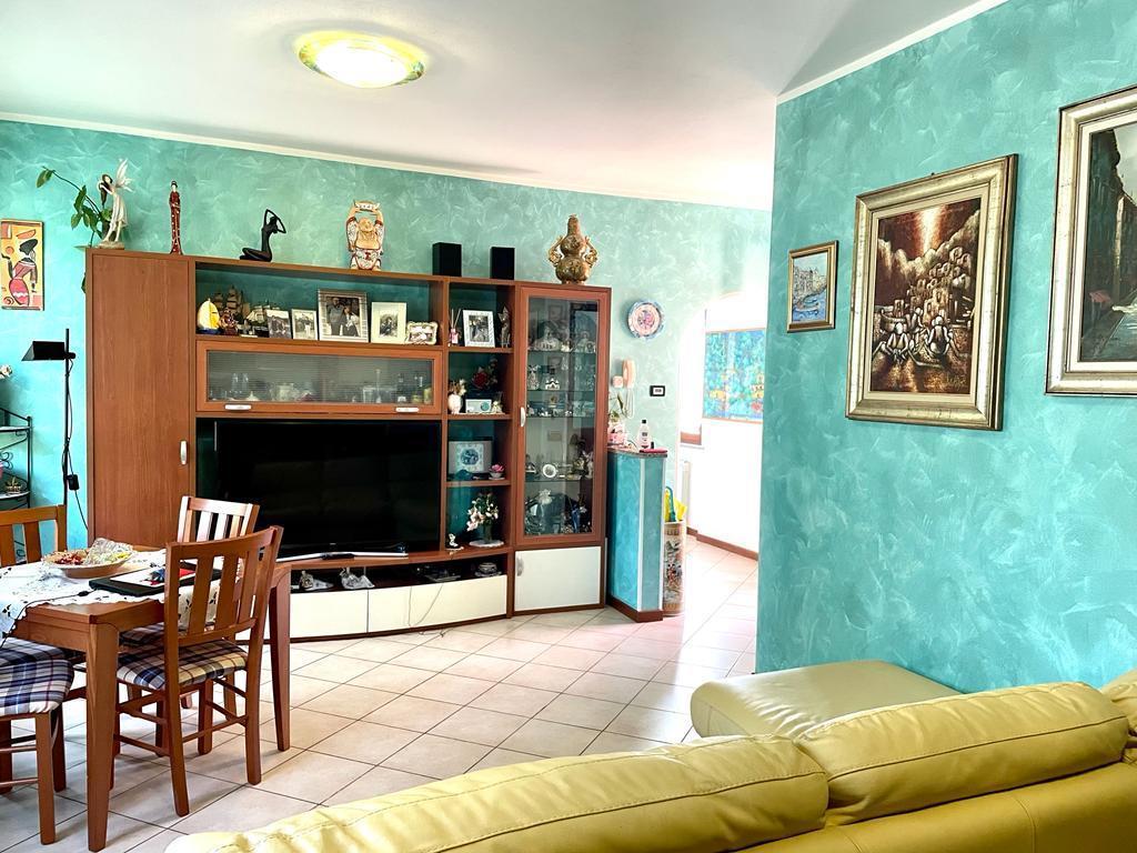 Vendita Appartamento, Azzate foto