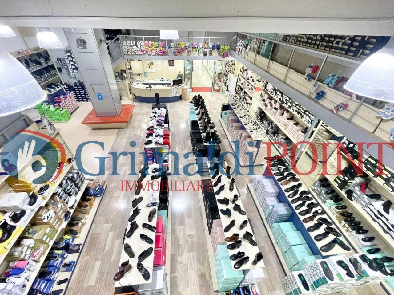 Sale Business premises, Lecce foto
