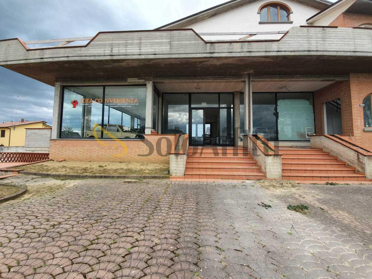 Affitto Oltre 5 vetrine, Foiano della Chiana foto