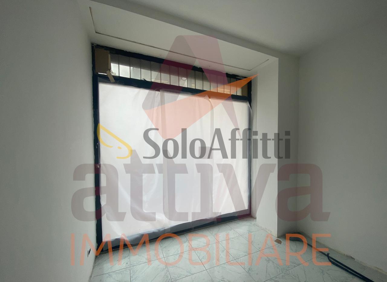 Affitto 2 vetrine, Castelfidardo foto