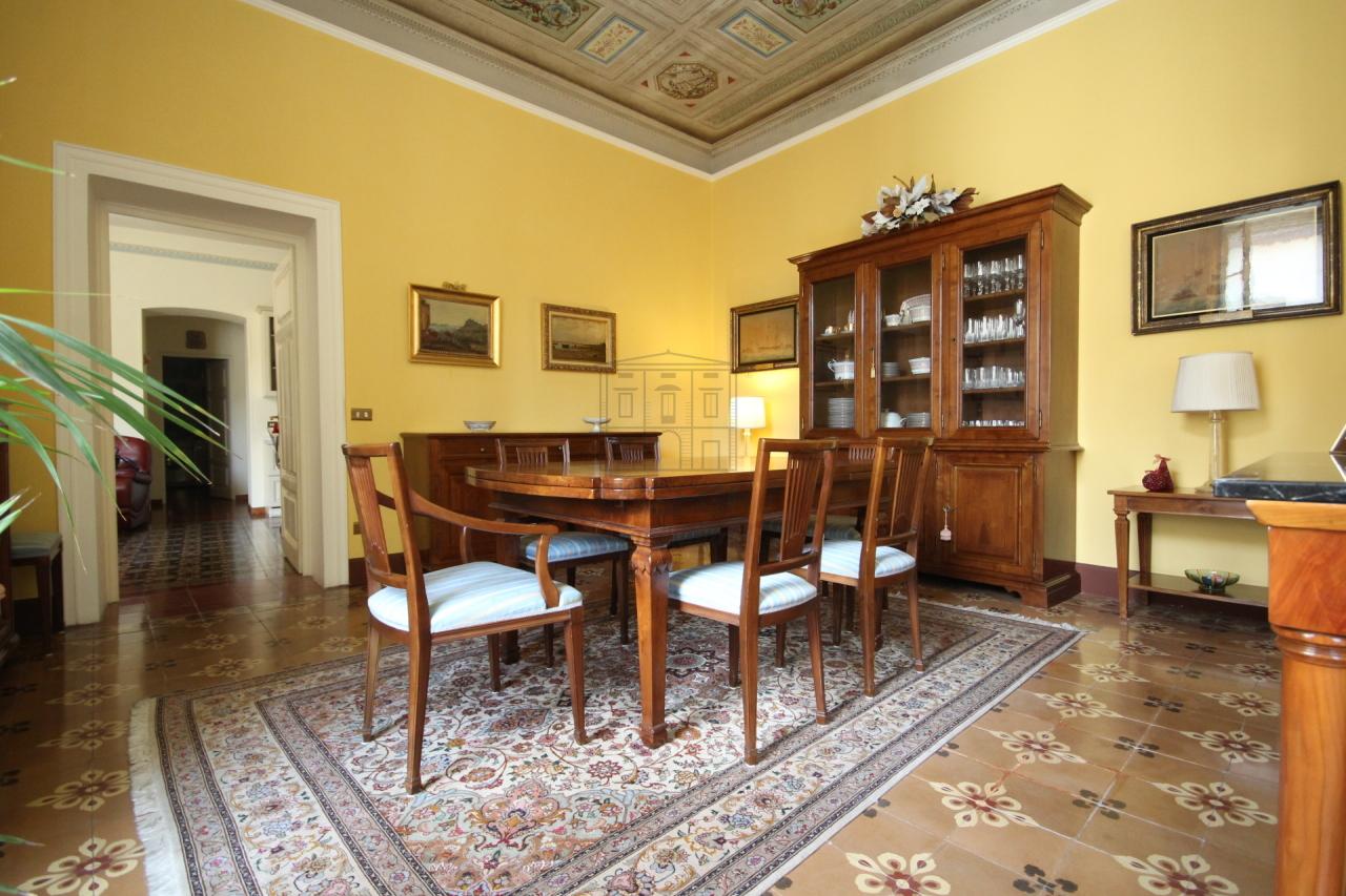 Vendita Esavani, Lucca foto