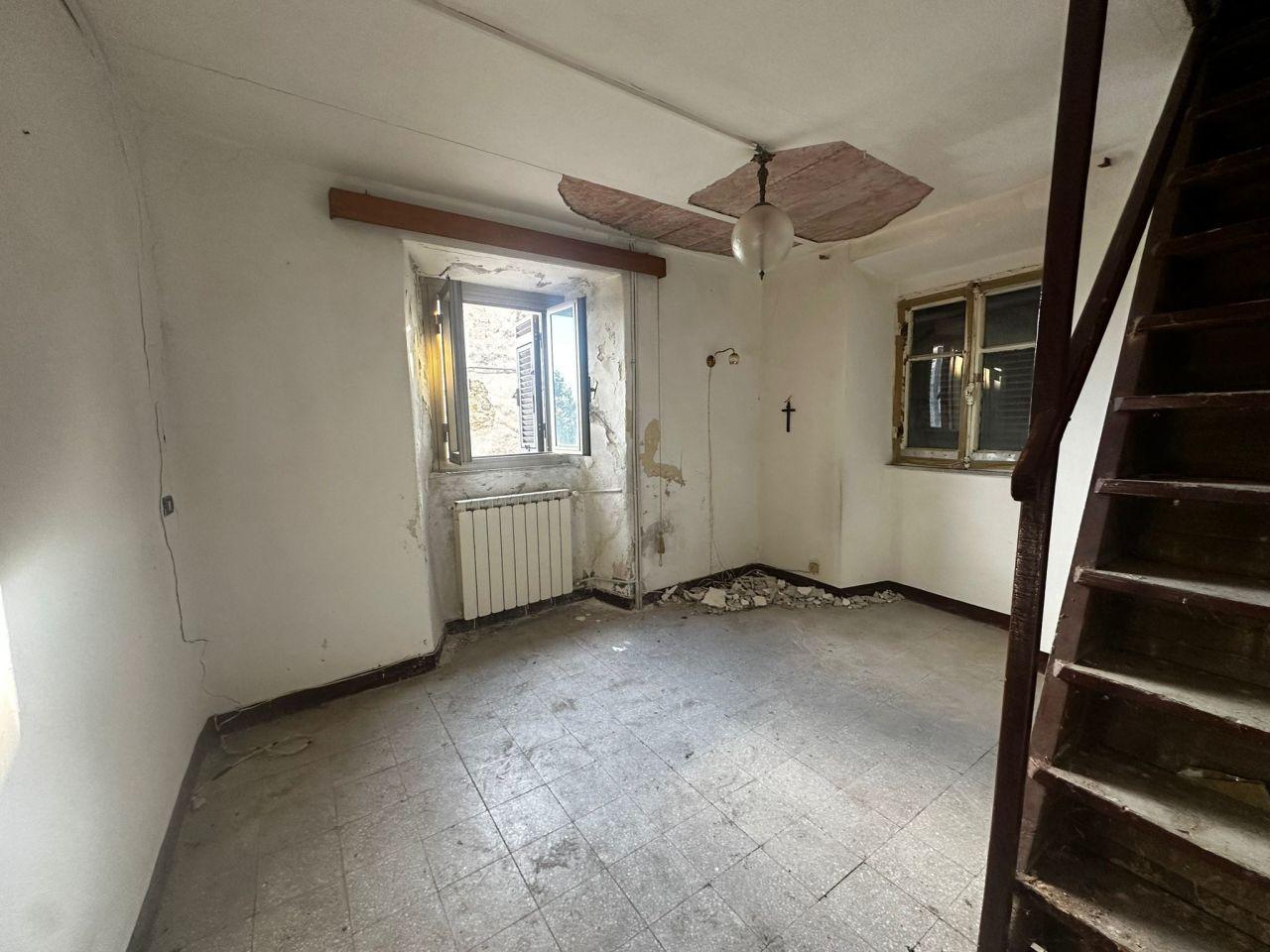 Vendita Pentavani, Follo foto