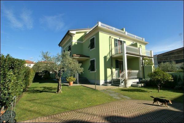 Vendita Multivani, Carrara foto