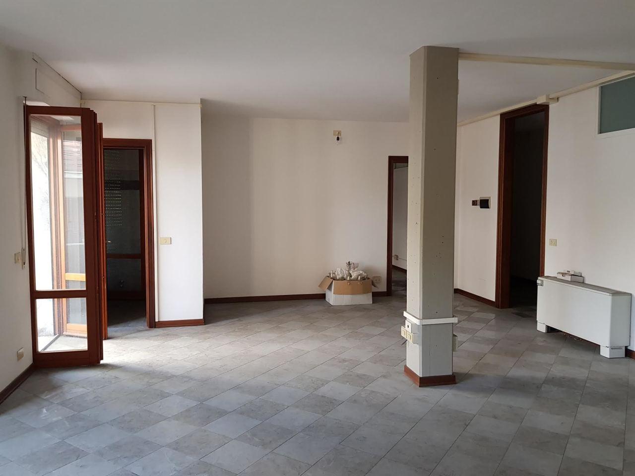 Vendita Multivani, Lucca foto