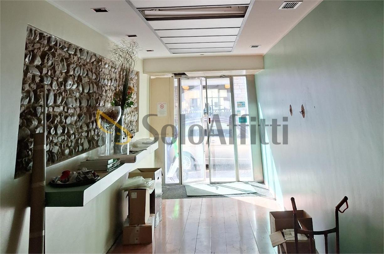 Affitto 1 vetrina, Rimini Affitto 1 vetrina, Rimini foto