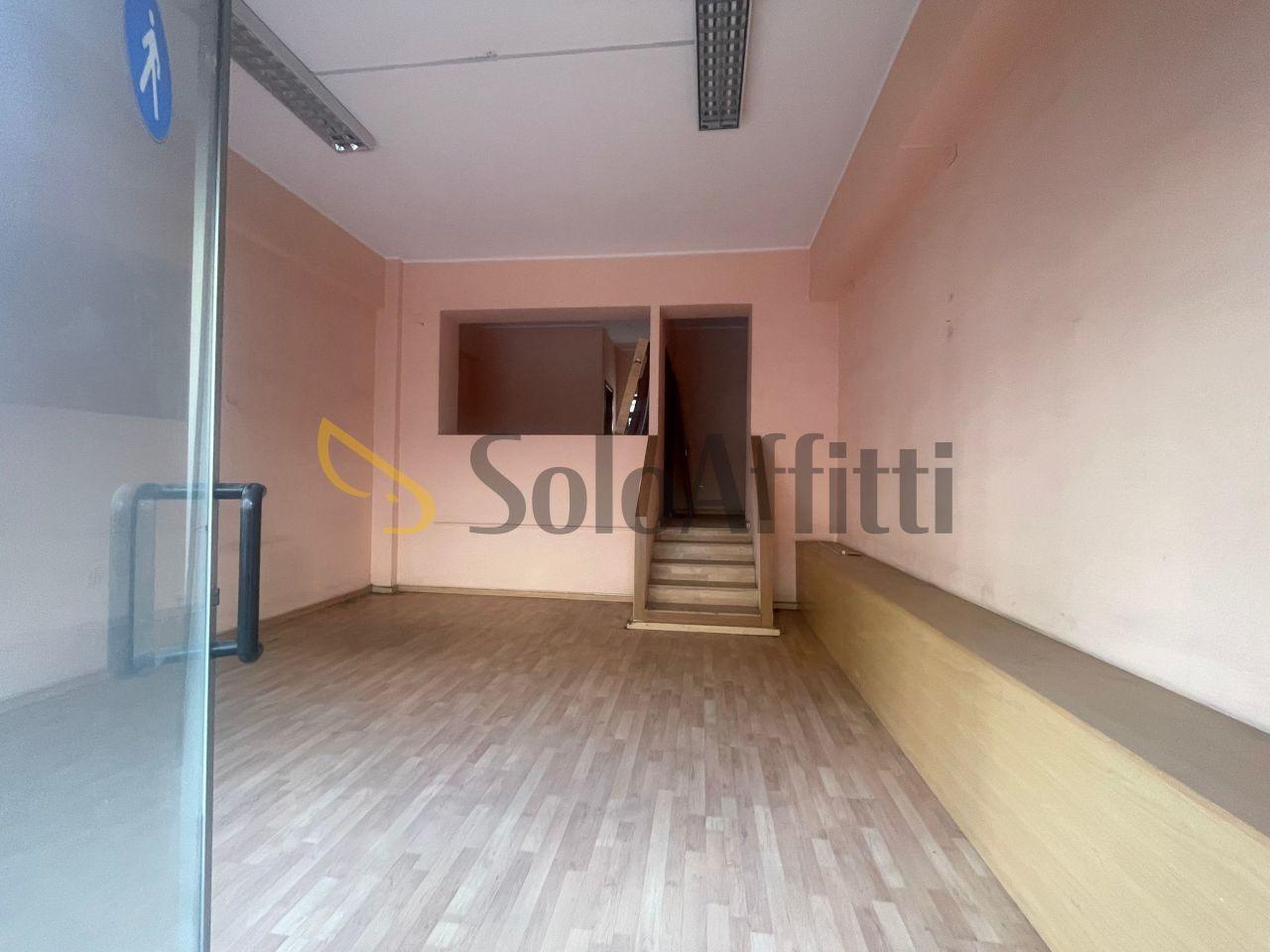 Affitto 1 vetrina foto
