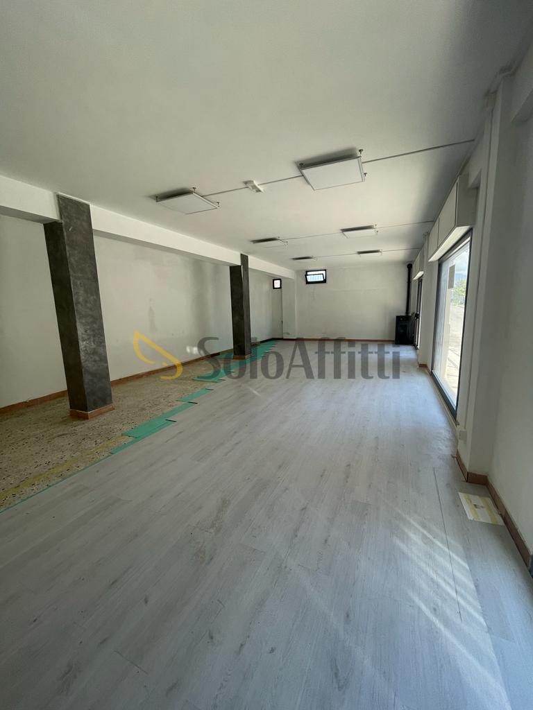 Affitto 3 vetrine, Frosinone Affitto 3 vetrine, Frosinone foto