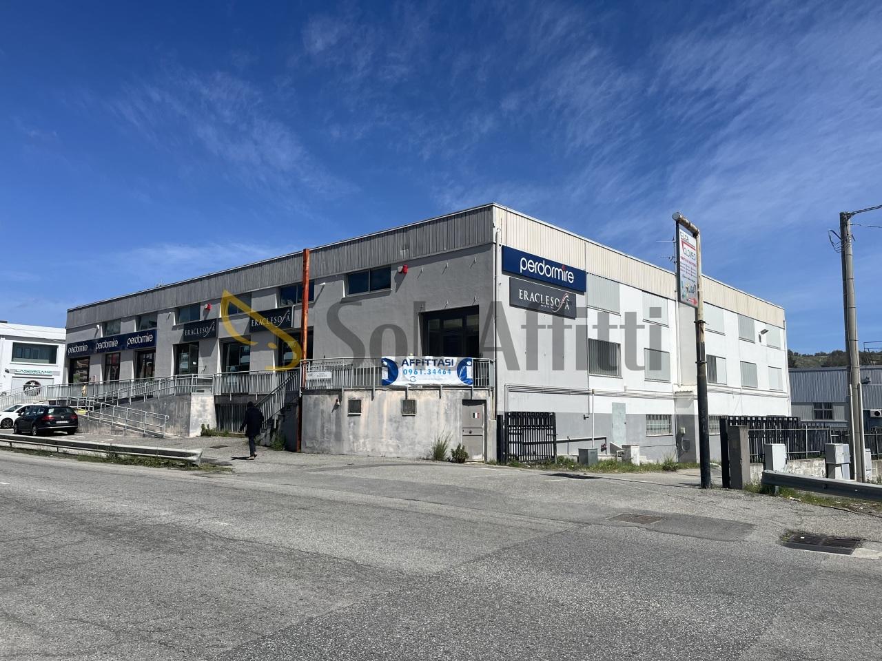 Mieten 2 vetrine, Catanzaro foto