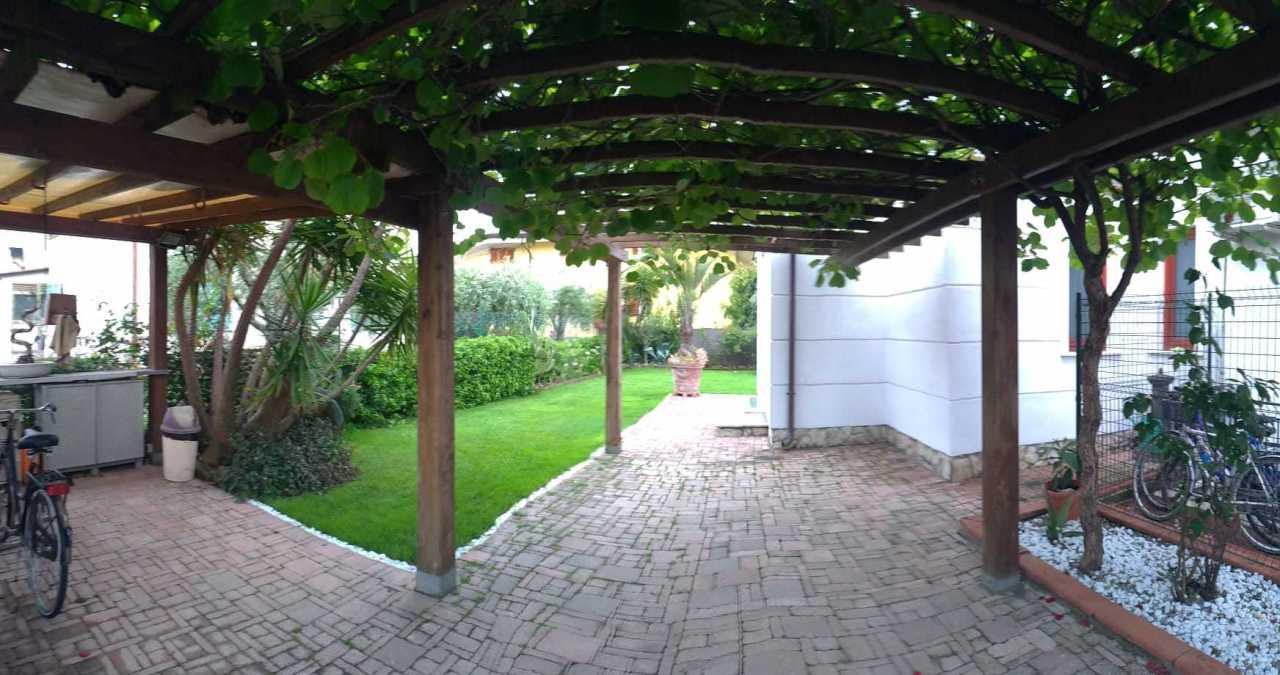 Vendita Pentavani, Luni foto