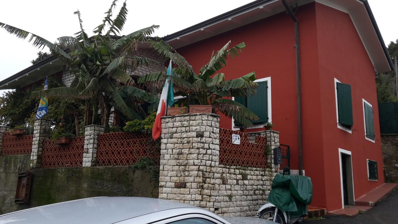 Vendita Eptavani, Follo foto
