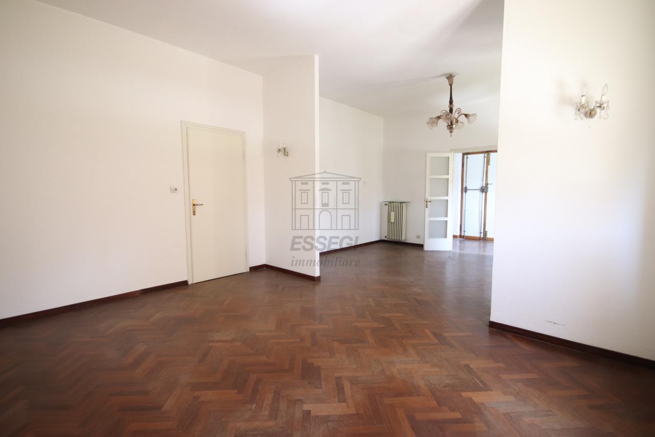 Vendita Esavani, Lucca foto
