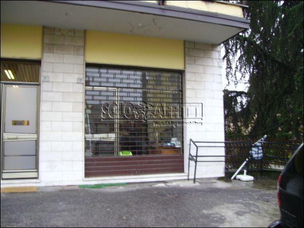 Affitto 1 vetrina, Brescia foto
