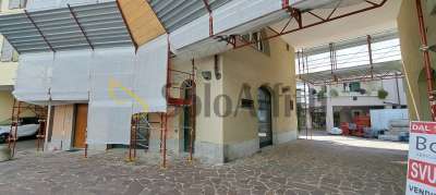 Affitto 2 vetrine, Saronno