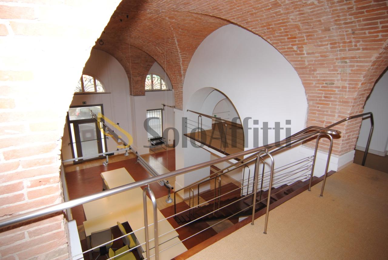 Affitto 1 vetrina, Livorno foto
